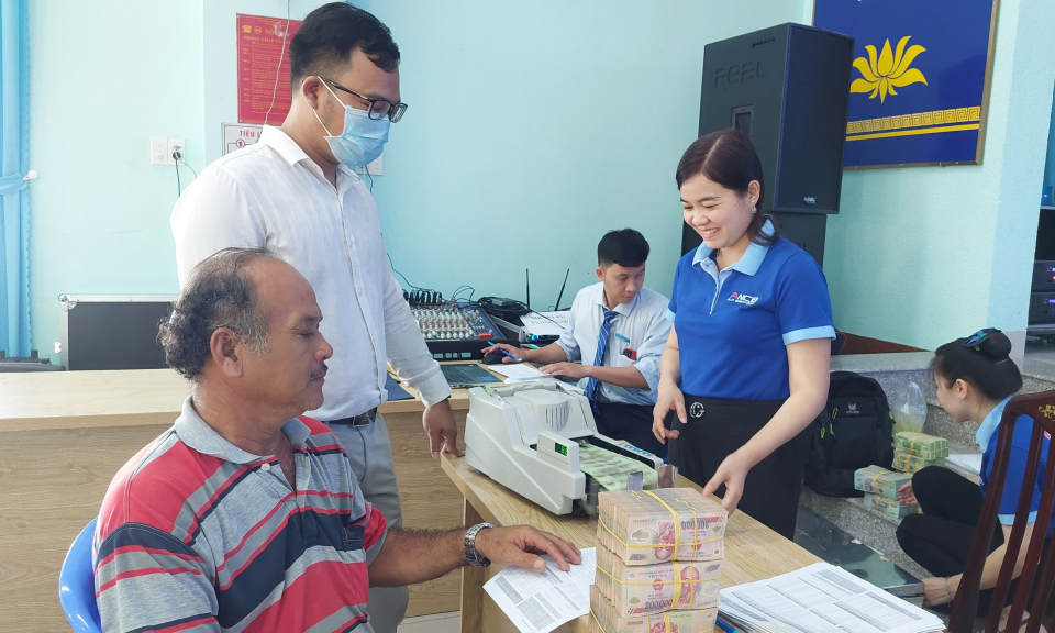Thành phố Tân An chi trả tiền bồi thường dự án bờ kè chống sạt lở bờ sông Vàm Cỏ Tây