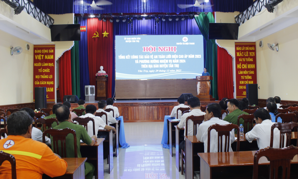 Tân Trụ tổng kết công tác bảo vệ an toàn lưới điện cao áp năm 2023