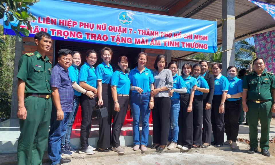 Chương trình “Đồng hành cùng phụ nữ biên cương” tại Thạnh Hóa