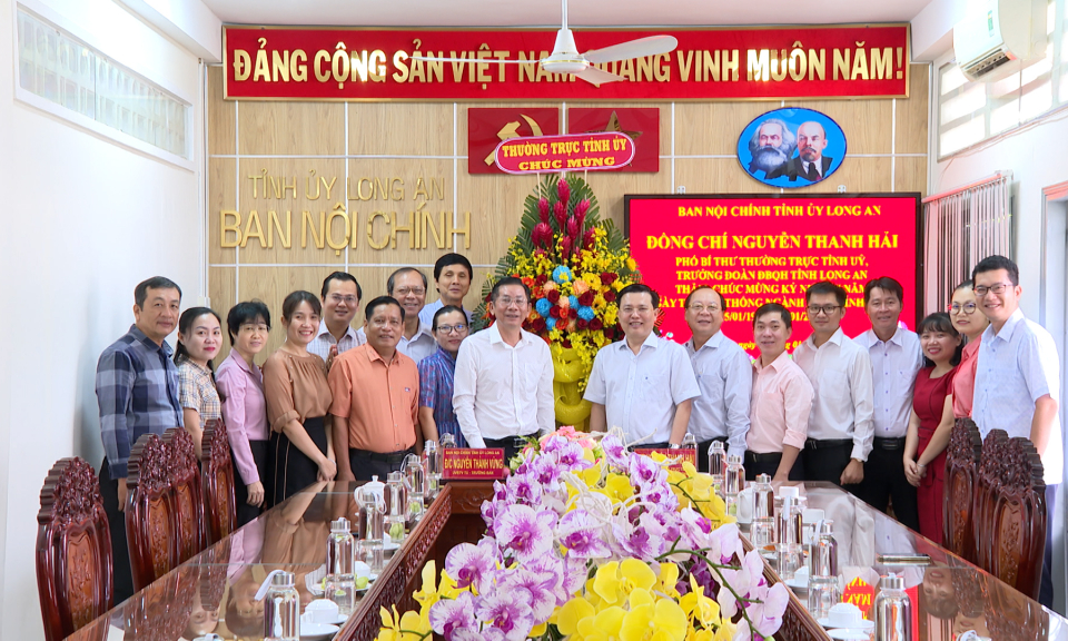 Phó Bí thư Thường trực Tỉnh ủy thăm, chúc mừng kỷ niệm Ngày truyền thống ngành Nội chính