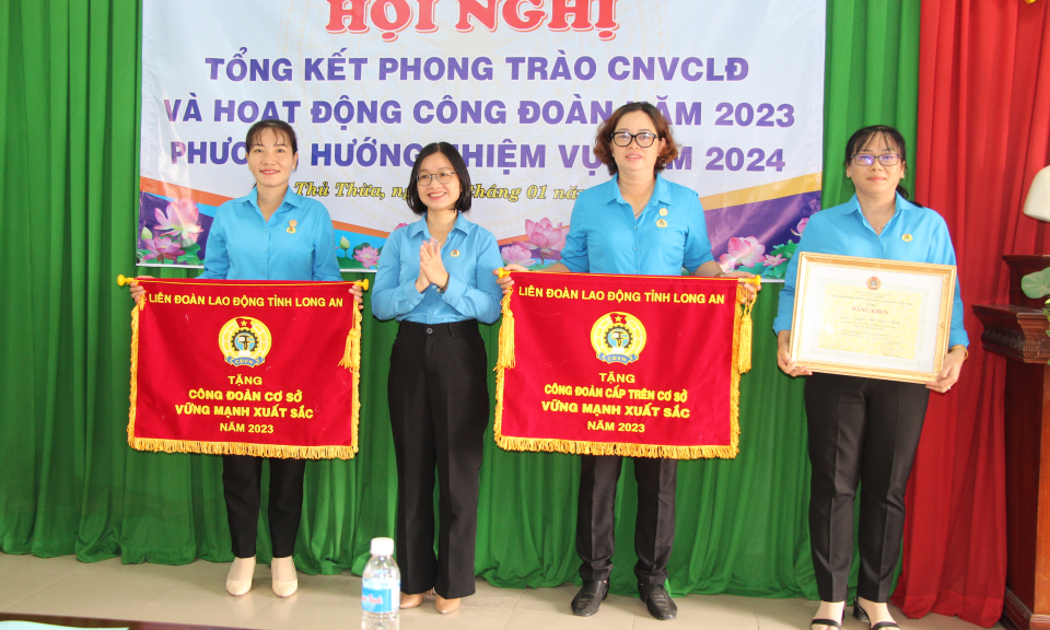 Thủ Thừa tổng kết hoạt động công đoàn năm 2023