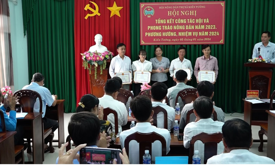 Kiến Tường: Hội Nông dân thị xã tổng kết công tác hội và phong trào nông dân năm 2023