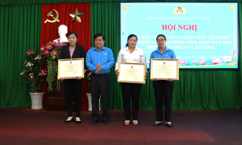 Cần Đước tổng kết phong trào công nhân, viên chức, lao động năm 2023