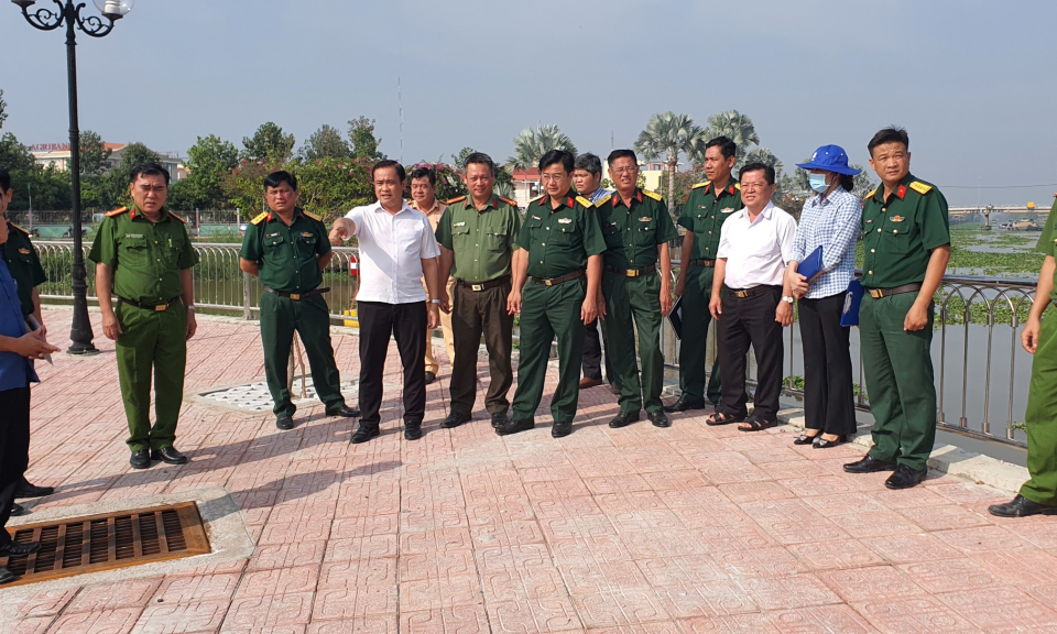 Tân Thạnh: Bộ chỉ huy Quân sự tỉnh khảo sát vị trí bắn pháo hoa đêm giao thừa Tết Nguyên đán 2024