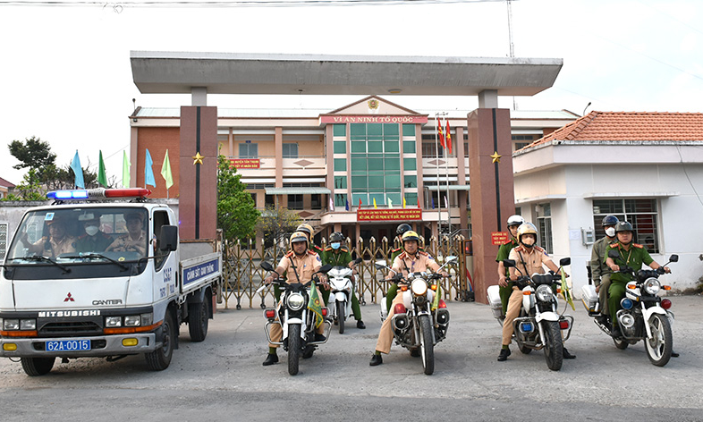 Công an huyện Tân Thạnh tăng cường giữ gìn an ninh trật tự Tết Nguyên đán Giáp Thìn 2024