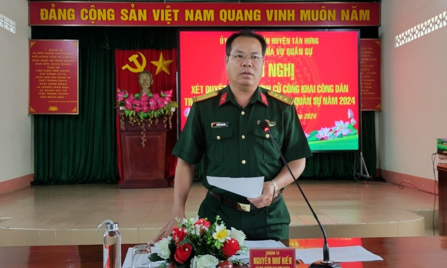 Tân Hưng xét duyệt kết công dân trúng tuyển thực hiện nghĩa vụ quân sự năm 2024