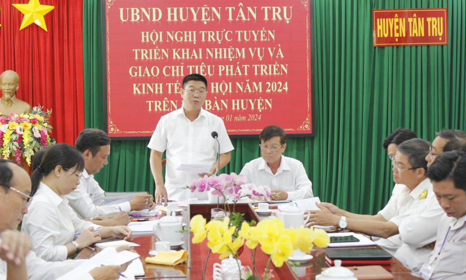 Tân Trụ triển khai nhiệm vụ và giao chỉ tiêu phát triển kinh tế - xã hội năm 2024