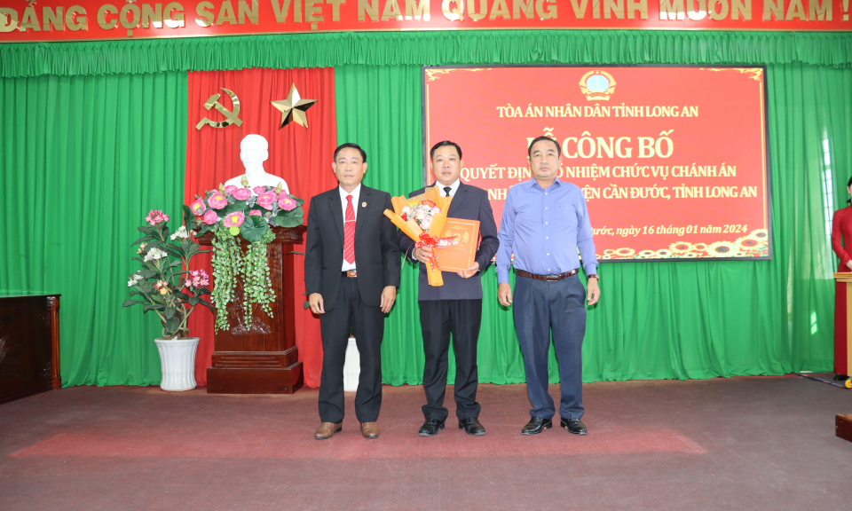 Công bố quyết định bổ nhiệm chức vụ Chánh án Tòa án Nhân dân huyện Cần Đước