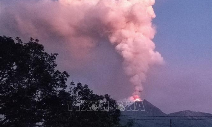 Núi lửa Lewotobi của Indonesia phun trào liên tiếp