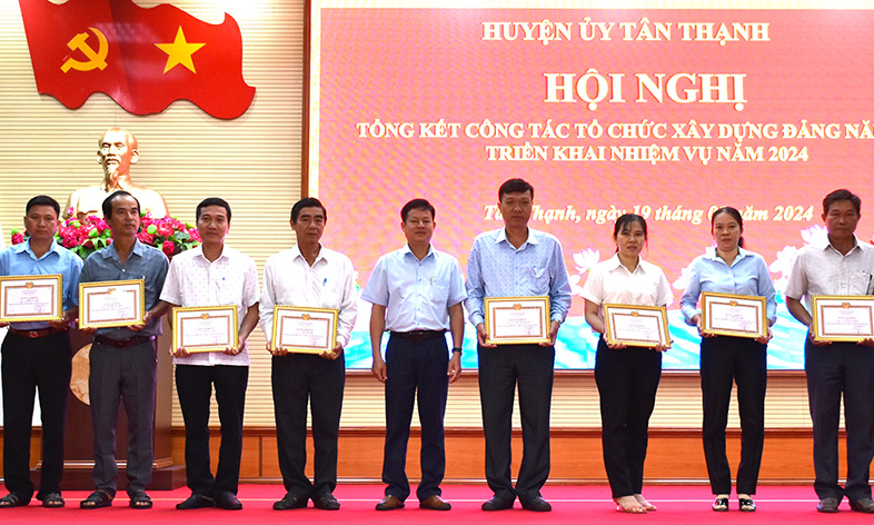 Tân Thạnh tổng kết công tác tổ chức xây dựng Đảng năm 2023