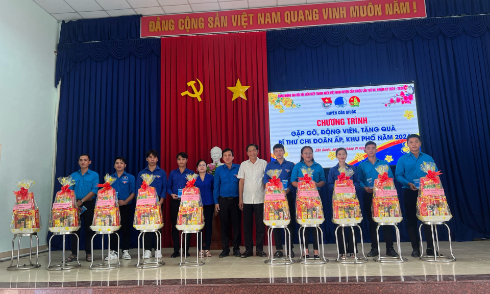 Huyện đoàn Cần Giuộc tổ chức chương trình “Xuân yêu thương” 