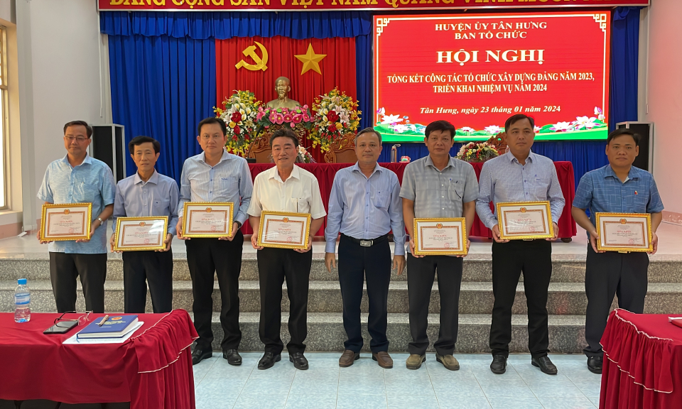Tân Hưng tổng kết công tác tổ chức xây dựng Đảng năm 2023