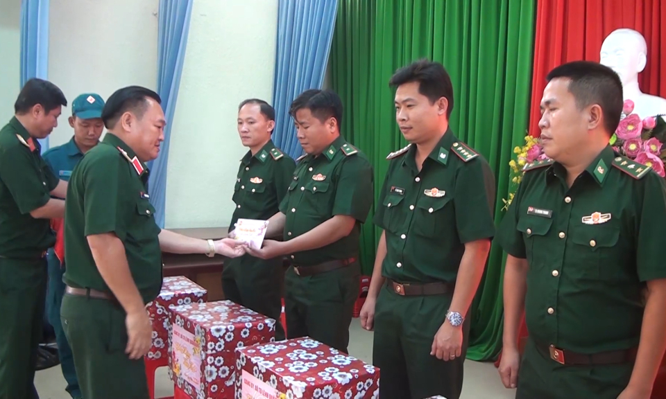 Bộ Tư lệnh Quân khu 7 thăm, chúc Tết các huyện, thị xã biên giới trên địa bàn tỉnh Long An