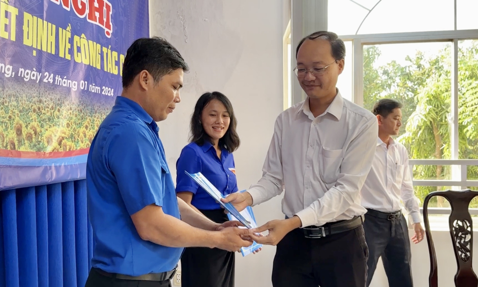 Tân Hưng bổ nhiệm các chức vụ Bí thư, Phó Bí thư Huyện đoàn