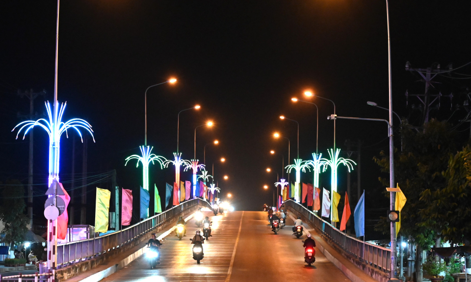 Bến Lức đầu tư hơn 3 tỷ đồng chỉnh trang đô thị đón Tết