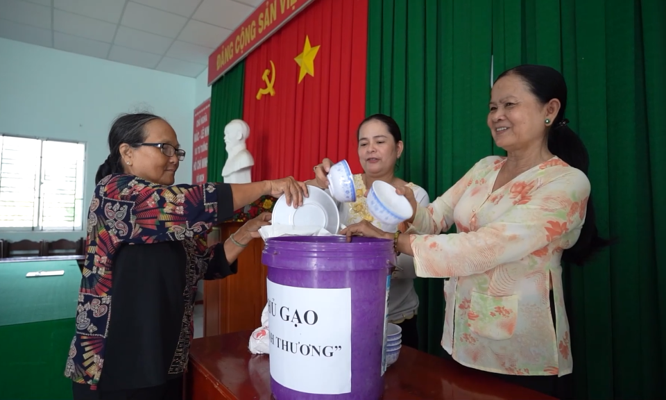 Hơn 8,5 tấn gạo mỗi năm đến tay bà con nghèo qua mô hình Hũ gạo tình thương