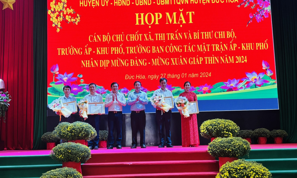 Đức Hòa họp mặt cán bộ chủ chốt cơ sở