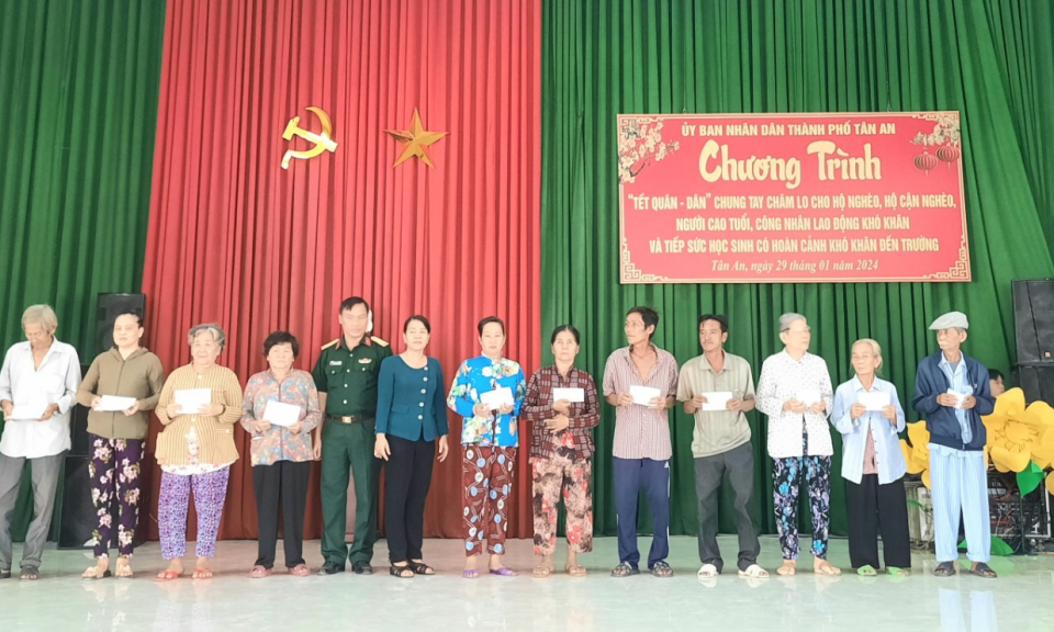 Thành phố Tân An sôi nổi các hoạt động Tết “quân dân”