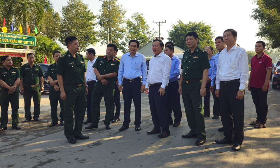 Lãnh đạo tỉnh thăm, chúc Tết các đơn vị lực lượng vũ trang tại Đức Huệ