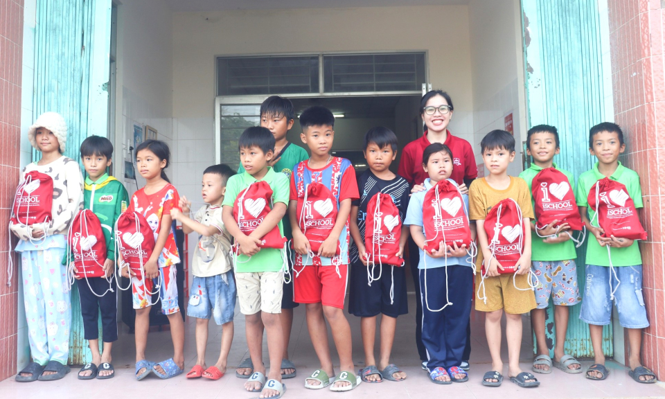 Bến Lức mang mùa xuân đến với trẻ em có hoàn cảnh khó khăn