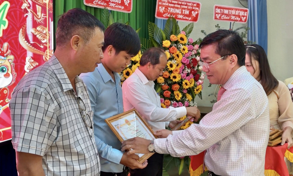 Huyện Tân Hưng tổ chức Họp mặt doanh nghiệp đầu năm 2024