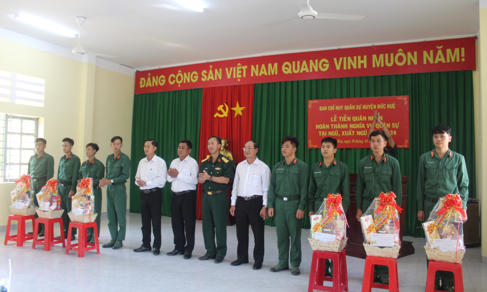 Đức Huệ tiễn quân nhân hoàn thành nghĩa vụ quân sự tại ngũ, xuất ngũ năm 2024