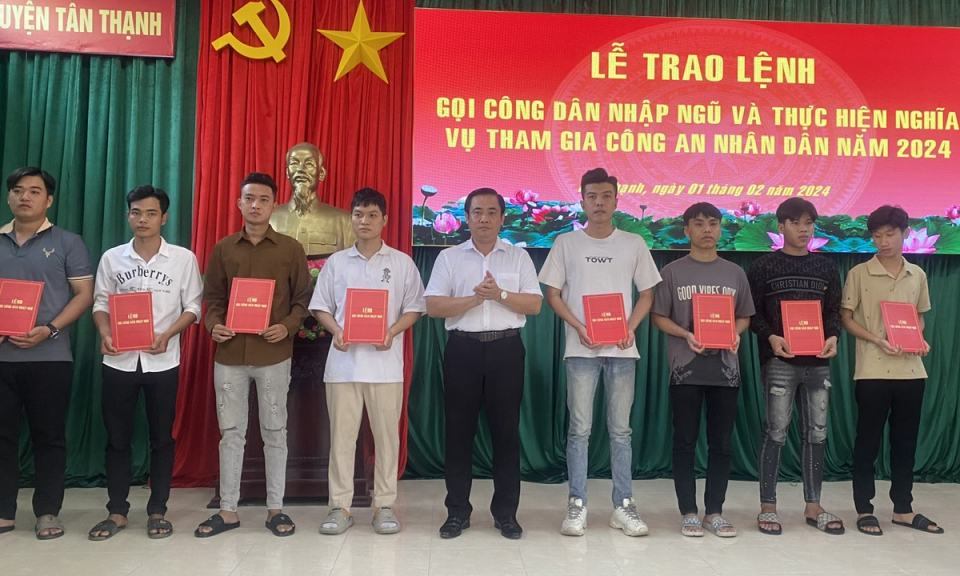 Tân Thạnh trao lệnh gọi công dân nhập ngũ năm 2024