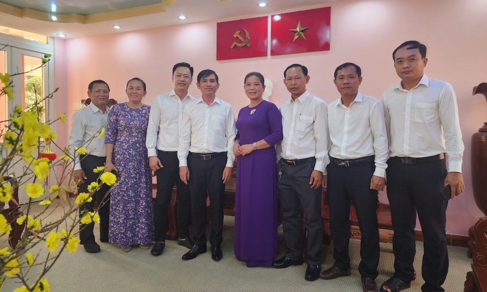 Lãnh đạo Đài Phát thanh và Truyền hình Long An chúc Tết tại thị xã Kiến Tường