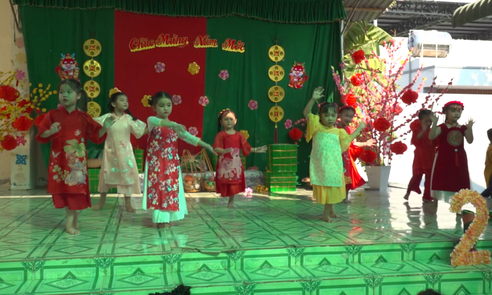 Tân Hưng sôi nổi Chương trình Hội chợ xuân tại Trường Mầm non thị trấn 