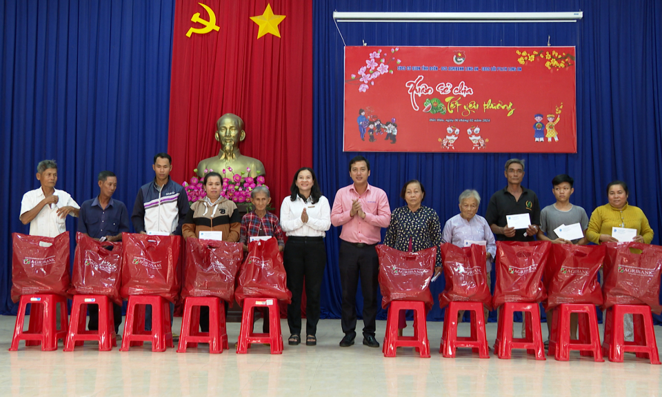 Chương trình “Xuân sẻ chia - Tết yêu thương”