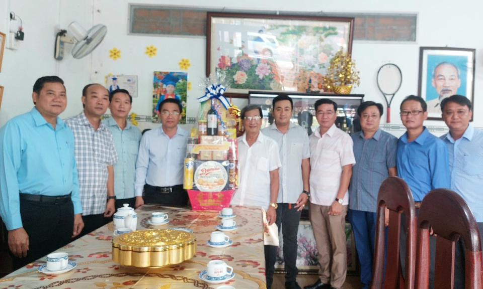 Lãnh đạo huyện Tân Hưng thăm, chúc Tết doanh nghiệp đầu năm 2024