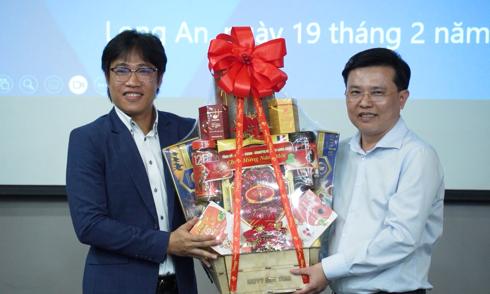 Lãnh đạo tỉnh thăm, chúc Tết các doanh nghiệp đầu xuân Giáp Thìn