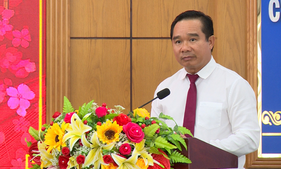 Họp mặt trí thức, văn nghệ sĩ, nhà báo mừng Đảng, mừng Xuân Giáp Thìn năm 2024