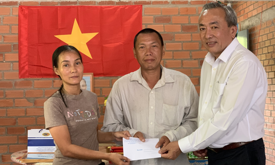 Đức Hòa trao tặng Mái ấm tình thương nhân dịp đầu xuân