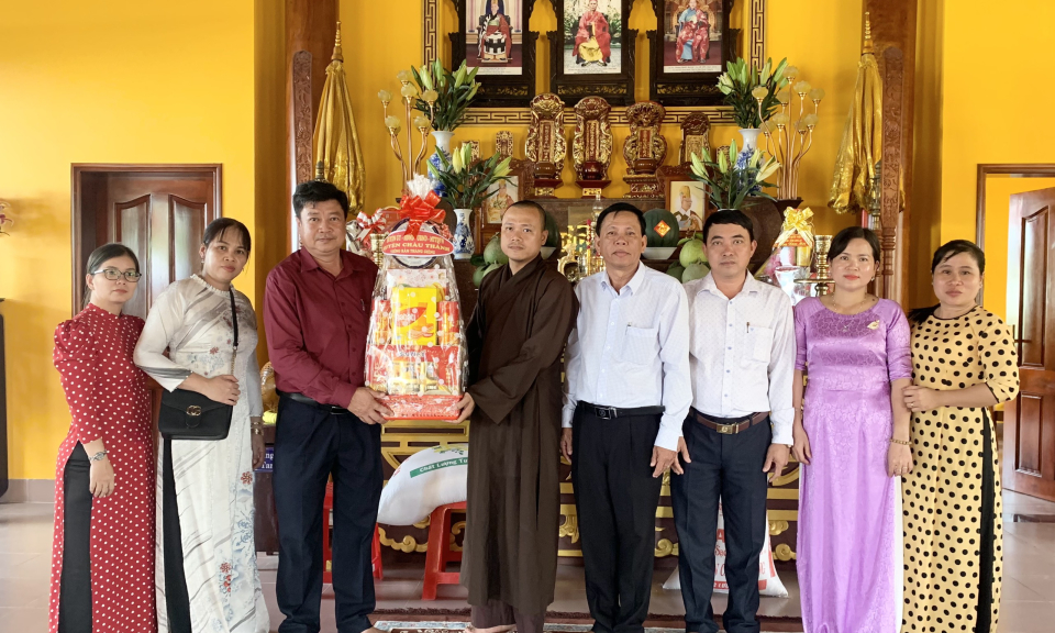 Lãnh đạo huyện Châu Thành thăm các cơ sở thờ tự nhân dịp Rằm tháng Giêng