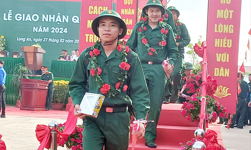 Thanh niên Thành phố Tân An lên đường thực hiện nghĩa vụ quân sự 