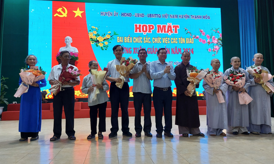 Thạnh Hóa họp mặt chức sắc, chức việc các tôn giáo năm 2024