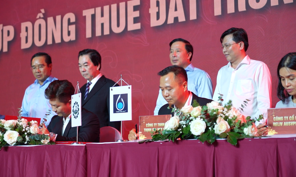 Công ty TNHH Hải Sơn: Lễ ký kết hợp đồng thuê đất và trao giấy chứng nhận đầu tư