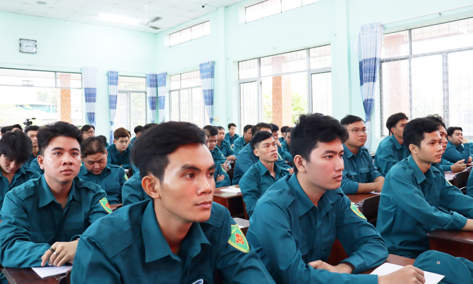 Cần Giuộc khai mạc huấn luyện Đại đội Dân quân Cơ động