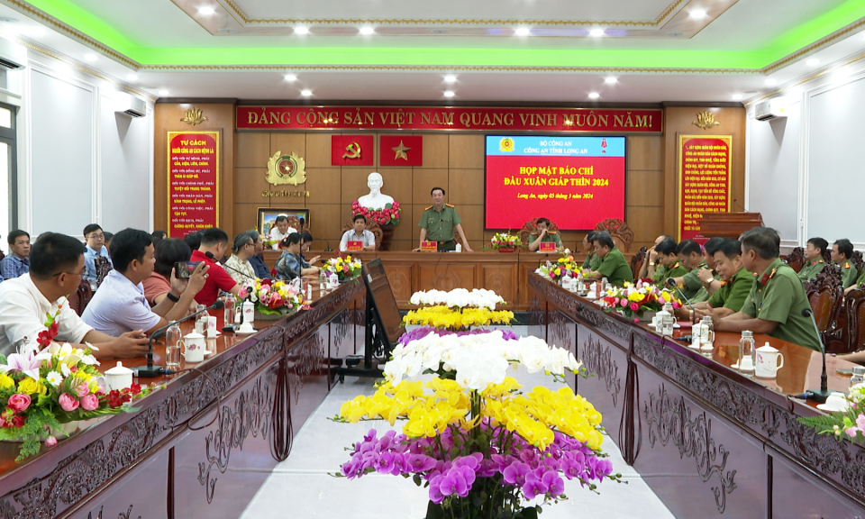 Công an tỉnh họp mặt báo chí đầu xuân