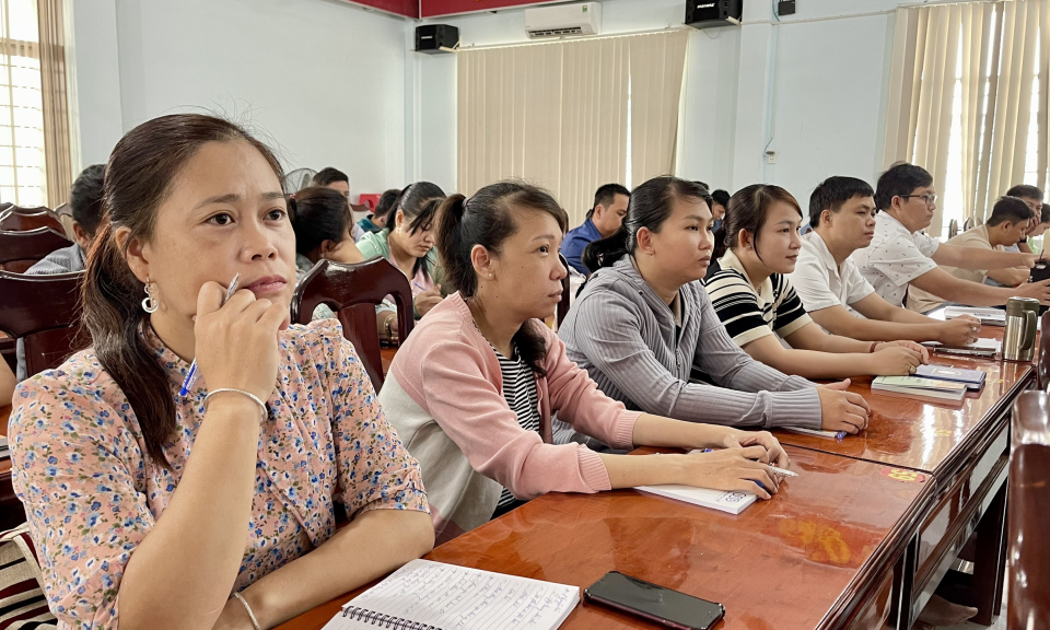 Tân Hưng khai giảng lớp Bồi dưỡng đảng viên mới năm 2024