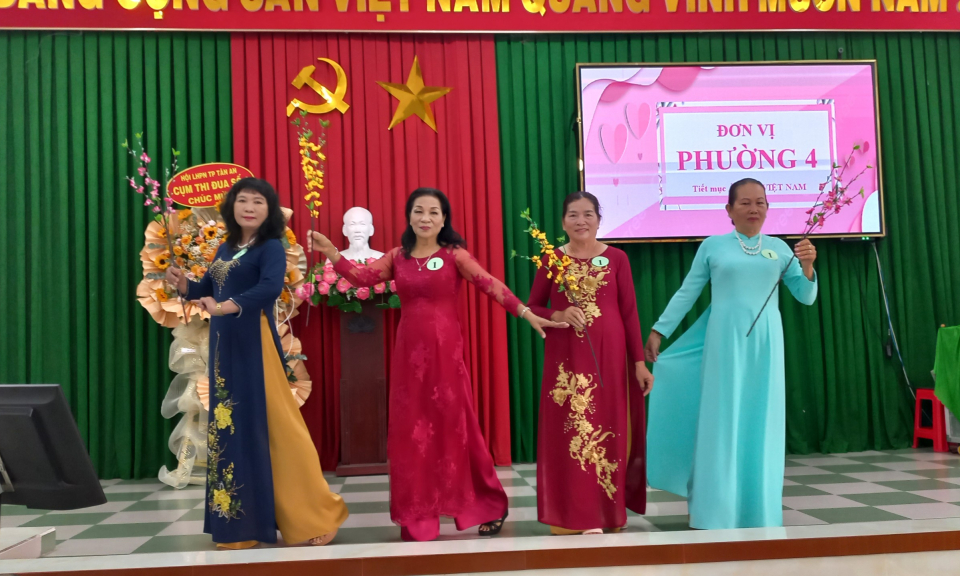 Thành phố Tân An: Hội thi “Duyên dáng áo dài tuổi trung niên” 