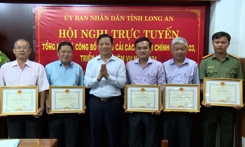 Tiếp tục cắt giảm, đơn giản hóa thủ tục hành chính
