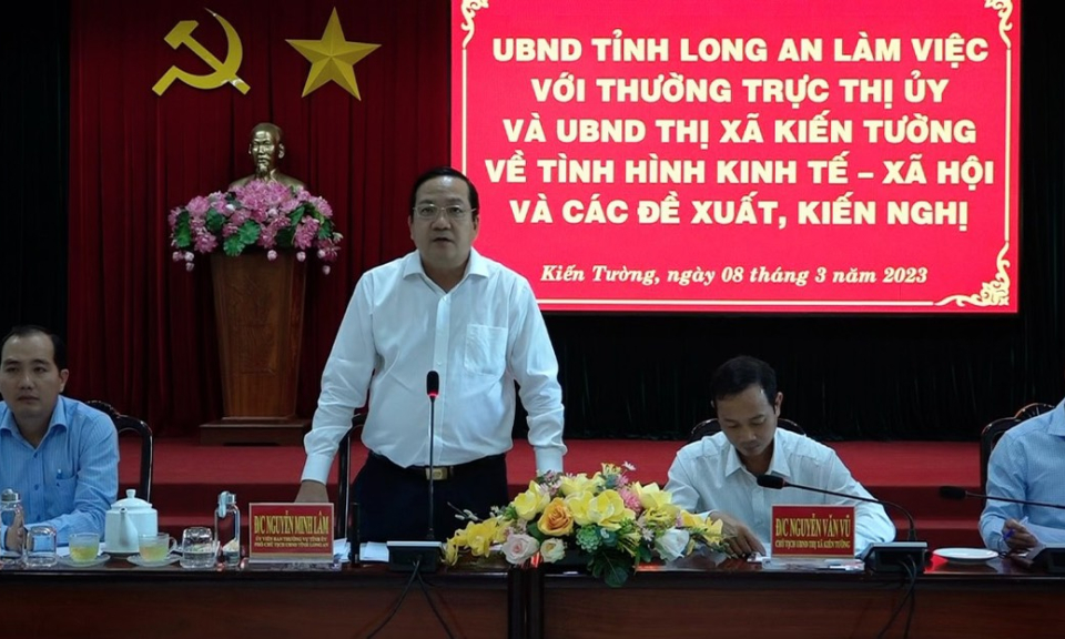 Phó Chủ tịch UBND tỉnh - Nguyễn Minh Lâm làm việc tại Kiến Tường