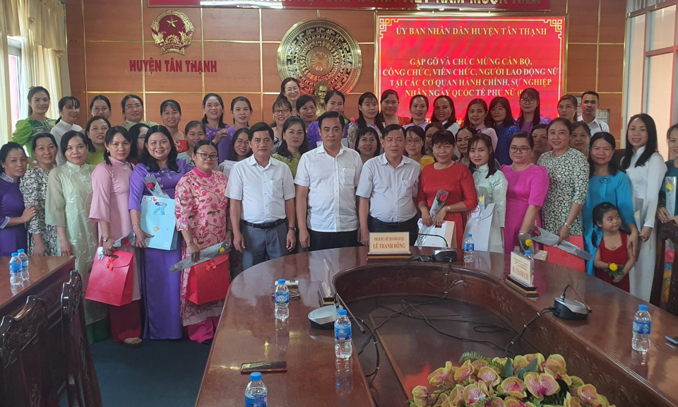 Tân Thạnh: UBND huyện chúc mừng Ngày Quốc tế Phụ nữ Việt Nam 