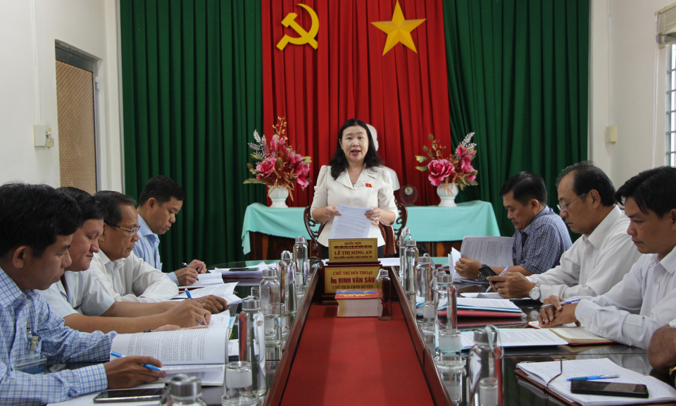 Thủ Thừa: Đoàn Đại biểu Quốc hội tỉnh tiếp công dân định kỳ