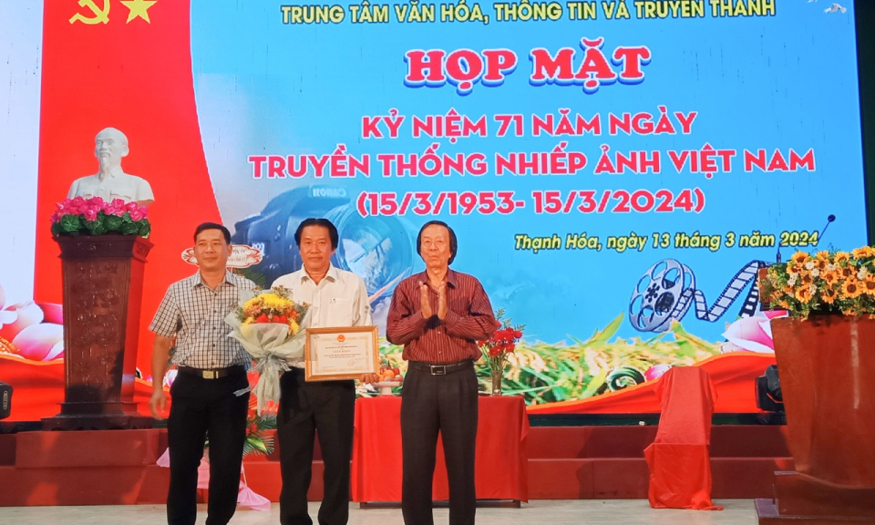 Thạnh Hóa họp mặt kỷ niệm Ngày Truyền thống Nhiếp ảnh Việt Nam