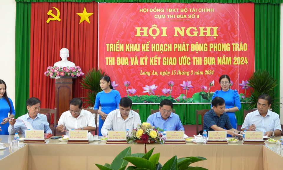 Cụm thi đua số 8 - Bộ Tài chính ký kết giao ước thi đua năm 2024	