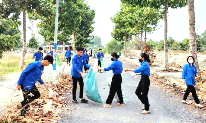 Tân Hưng đồng loạt ra quân hưởng ứng Ngày cao điểm “Tình nguyện chung tay xây dựng nông thôn mới" và "Ngày Chủ nhật xanh" 