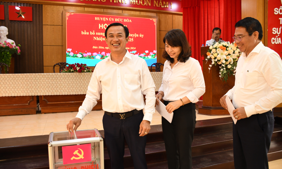 Đức Hòa bầu bổ sung Phó Bí thư Huyện ủy
